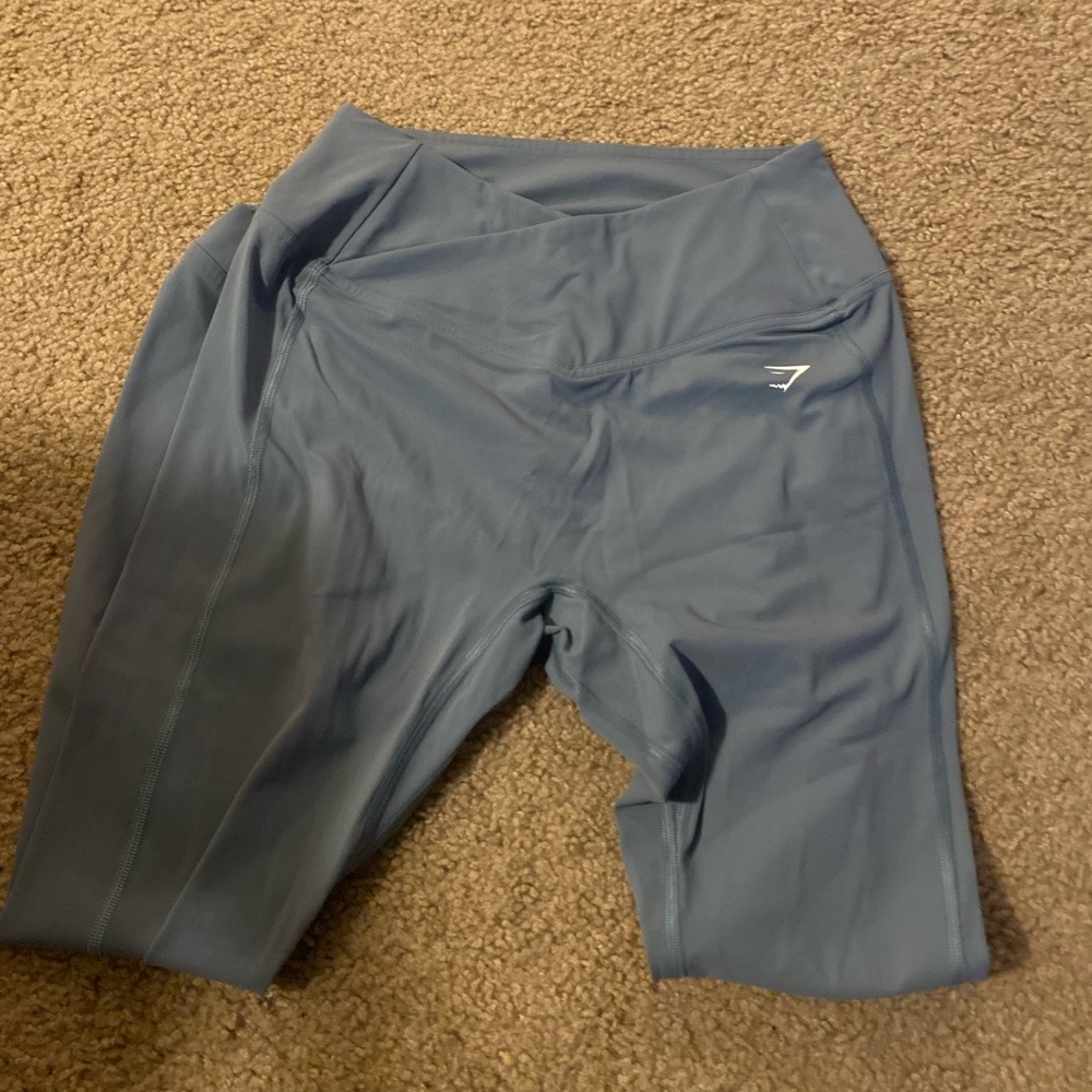 Gym shark leggings
